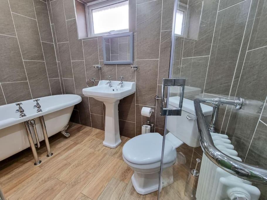 Stunning Family Home Close To The City Centre Manchester Exterior foto